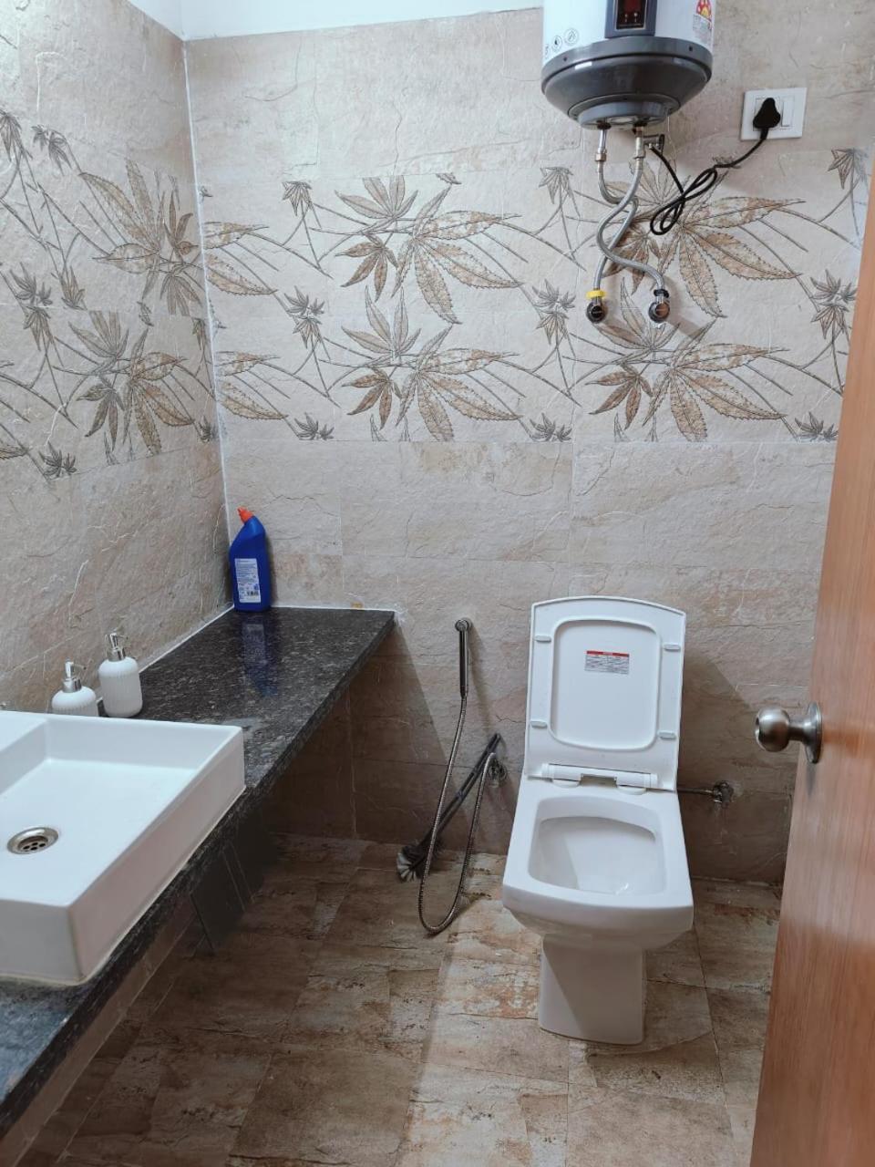 Studio Apartment By La Valentino Near Expo Mart Greater Noida Exterior photo